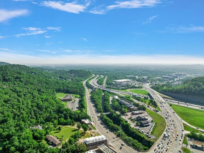 Building Photo - Beautiful 2BR/2BA top-floor end unit!