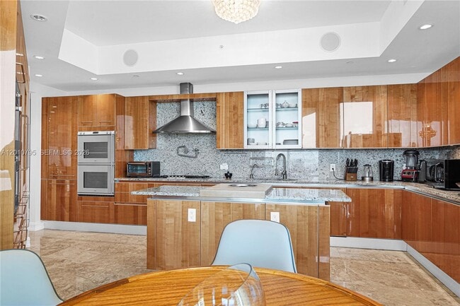 Building Photo - 16051 Collins Ave