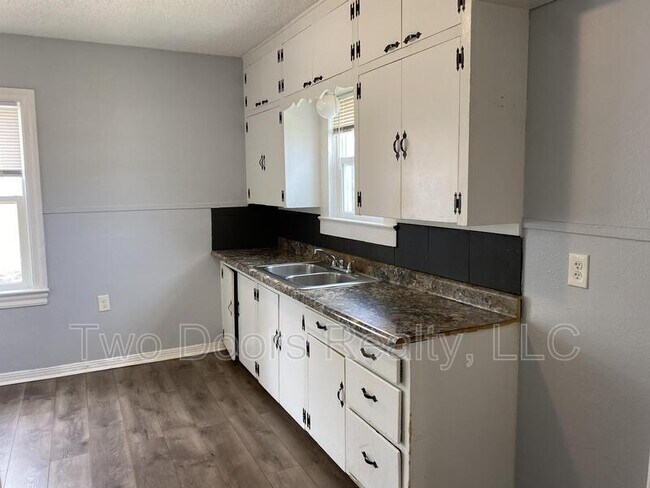 Building Photo - 632 SW 44th St