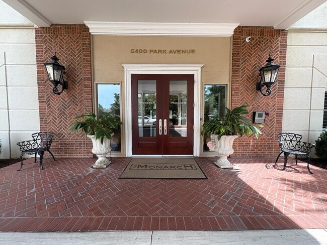 Building Photo - 5400 Park Ave