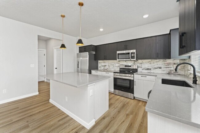 Building Photo - 2951 S Alcamo Wy