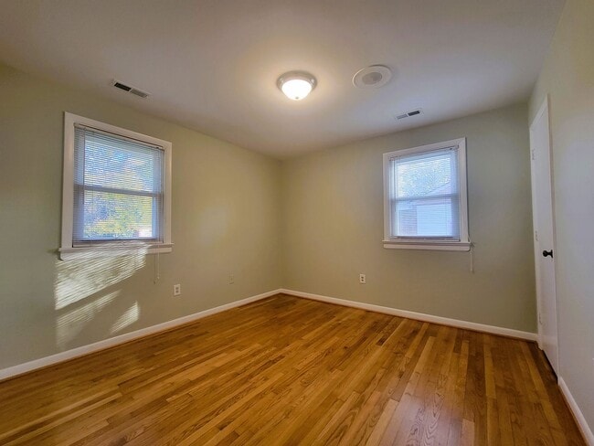 Building Photo - Renovated brick rancher in Southside.
