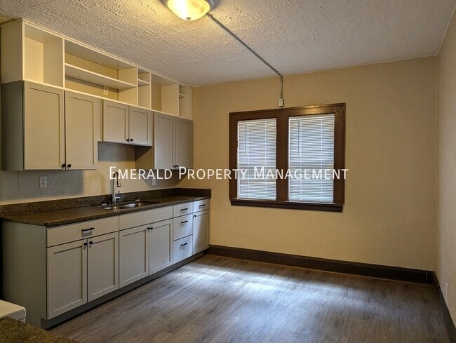Building Photo - 116 Regan St