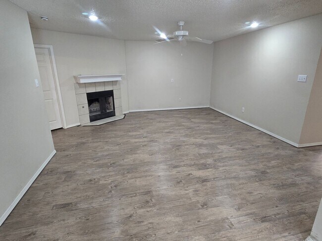 Building Photo - 3108 109th St