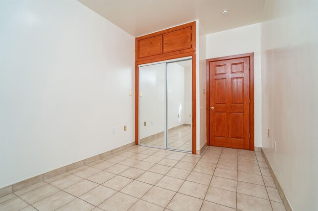 Building Photo - 724 17th St