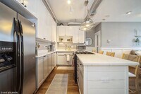 Building Photo - 1735 W Diversey Pkwy