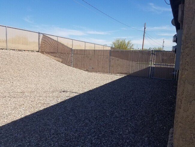 Building Photo - 1336 Vaquero Dr