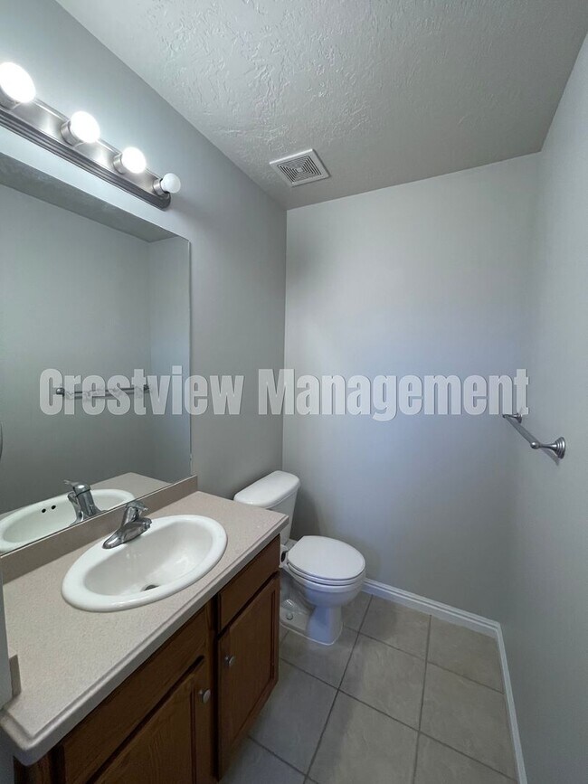 Building Photo - Charming 3-Bedroom Townhome with Garage in Sandy