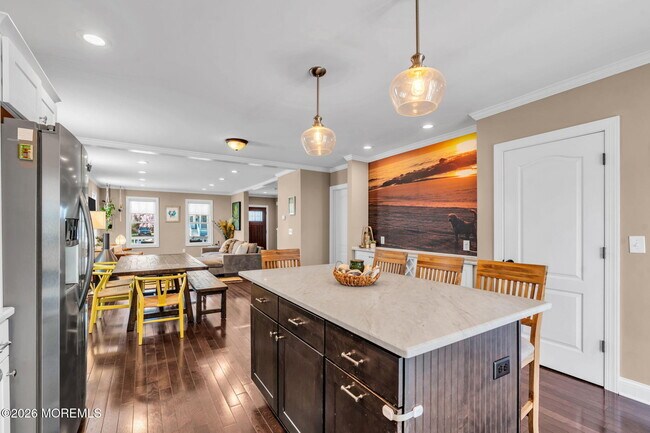 Building Photo - 510 Lareine Ave