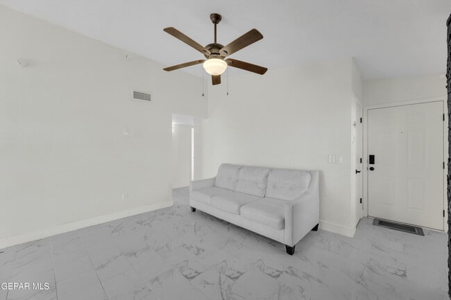 Building Photo - 536 Achim Dr