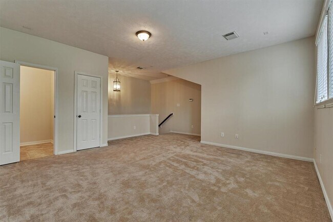 Building Photo - 6 Jester Oaks Pl