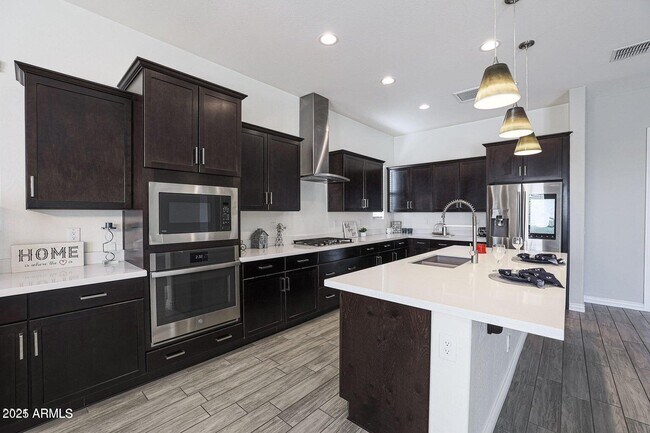 Building Photo - 7435 W Spur Dr