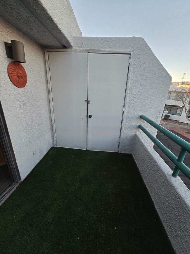 Building Photo - Beautiful 2 bedroom, 2 bath Condo available