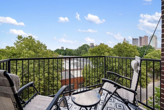 Building Photo - 407 W Rich St