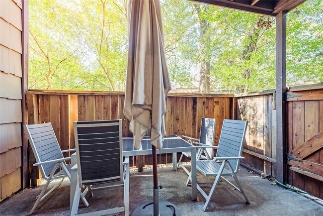 Building Photo - 11711 Memorial Dr