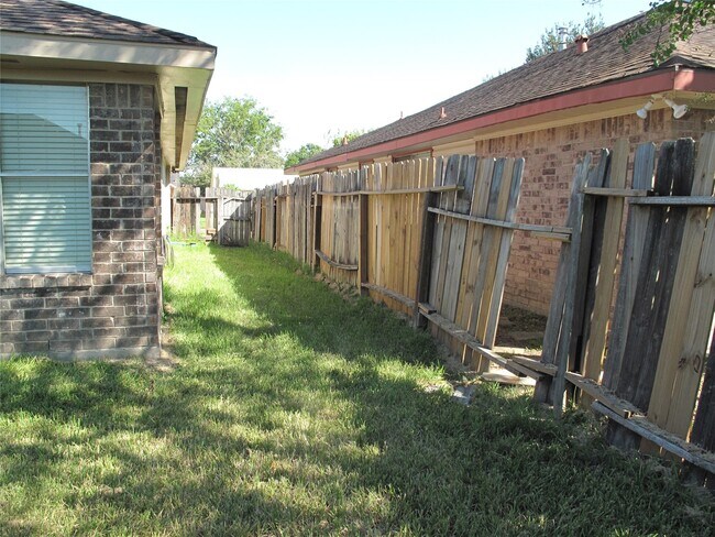 Building Photo - 2526 Doverglen Dr
