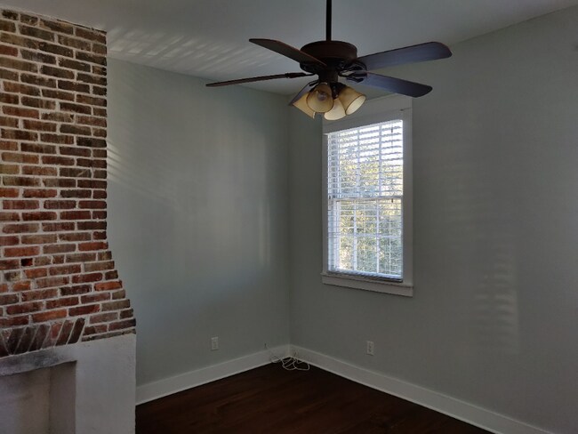 Building Photo - Renovated Historic Charleston Single