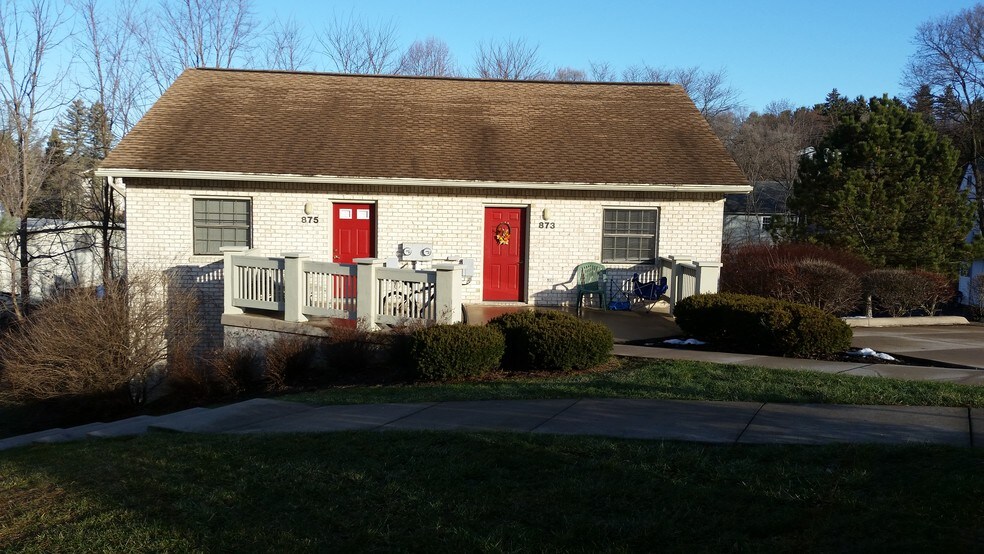 Building Photo - 875 Willard St