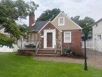 Building Photo - 302 Oakford St