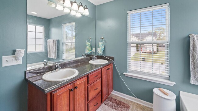 Building Photo - Spacious 3BR Home with Fenced Yard Near Ft. Stewart