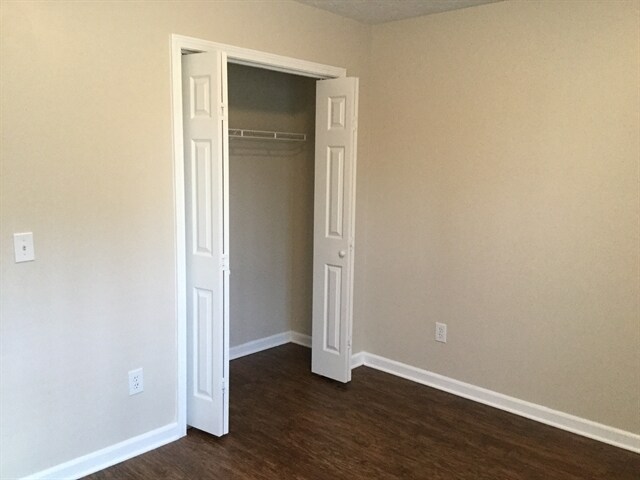 Building Photo - 121 Luna Lane