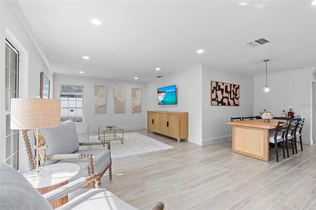 Building Photo - 668 Harbor Is
