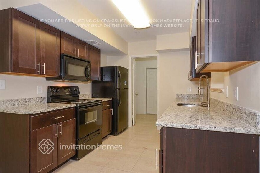 Building Photo - 3100 SW 20th Ct