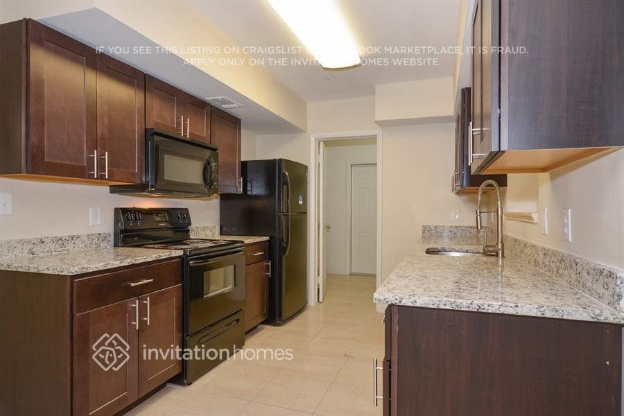 Building Photo - 3100 SW 20th Ct