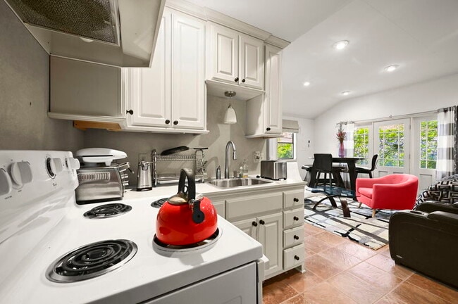 Building Photo - 4724 Lake Point Ave