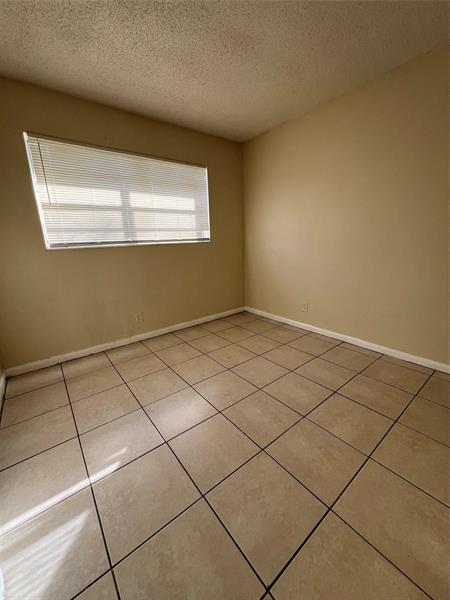 Building Photo - 437 NW 9th Ave