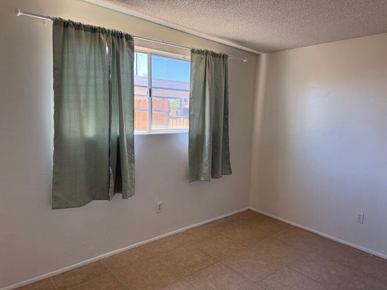 Building Photo - 4541 E San Francisco Blvd