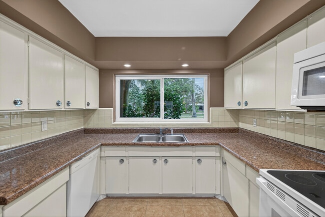 Building Photo - 2750 SE 3rd St