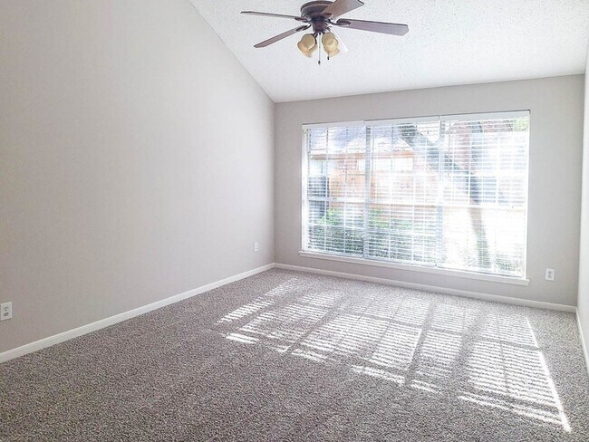 Building Photo - 175 Sylvan Forest Dr