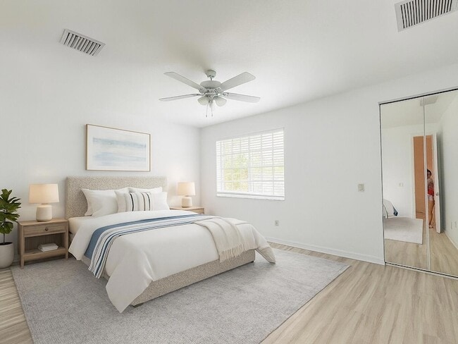 Building Photo - 1019 W Longport Cir