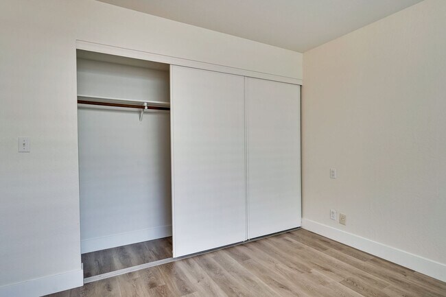 Building Photo - 947 // Duplex