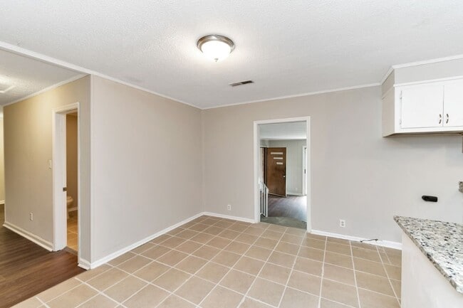 Building Photo - Hot Listing! Modern 3BR/2BA in Talladega –...