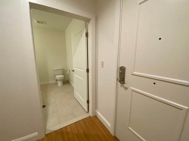 Building Photo - 875 Elm St