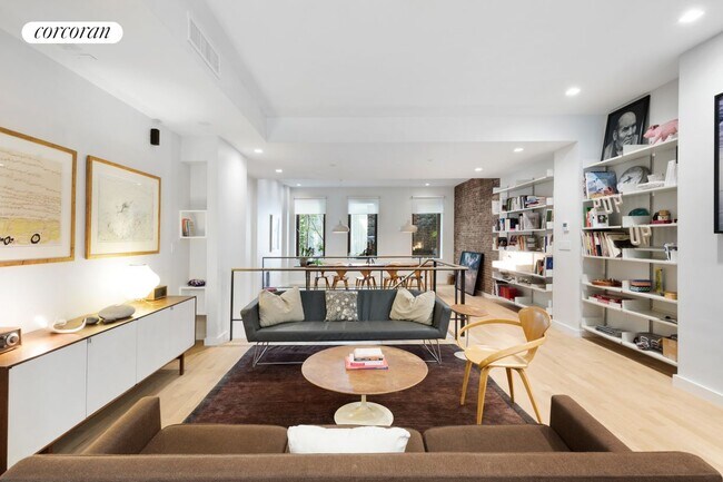 Building Photo - 21 Bleecker St