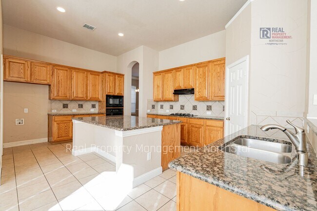 Building Photo - Lake Views, Space & Lifestyle – Ask about our move in specials!