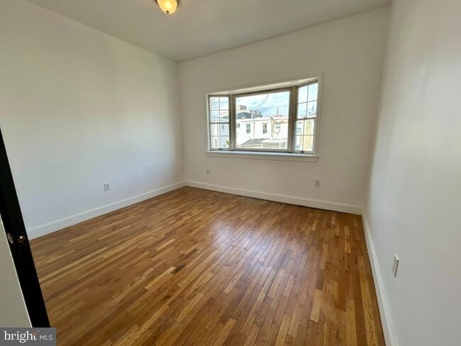 Building Photo - 2823 W Girard Ave