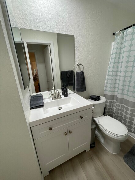 Building Photo - 2875 N Los Felices Rd
