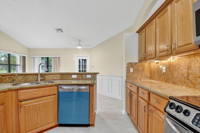 Building Photo - 8081 Cassia Dr