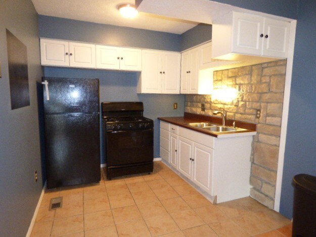 Building Photo - WOODBROOK 1 BR CONDO