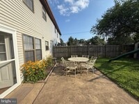 Building Photo - 131 Redwood Dr