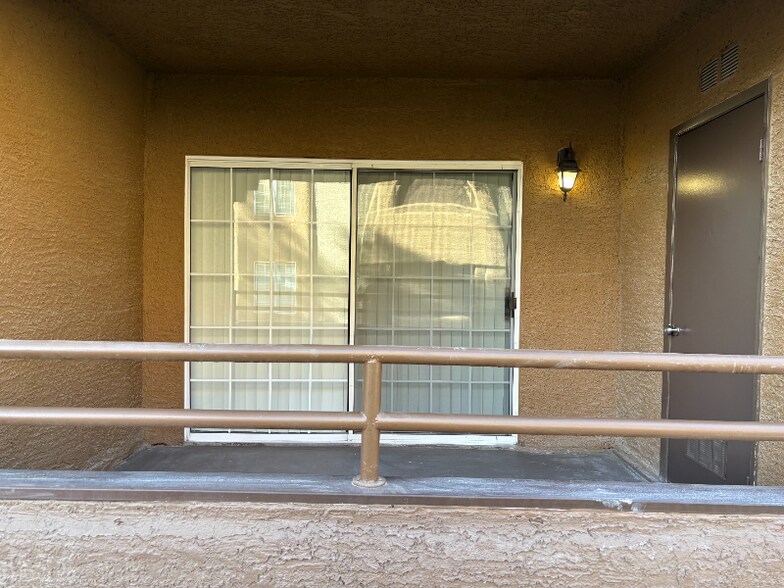 Building Photo - 2200 S Fort Apache Rd