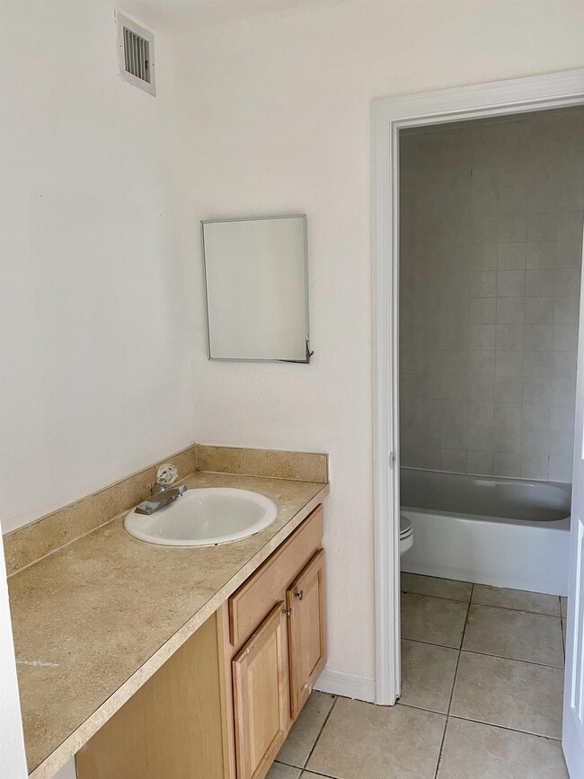 Building Photo - 2914 NW 55th Ave