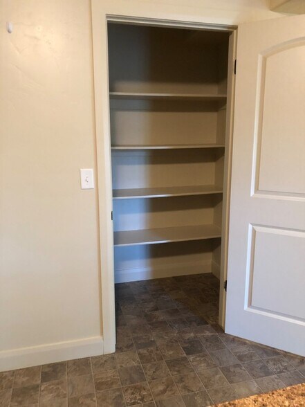 Building Photo - 1060 E 200 S