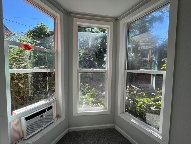 Building Photo - Charming Red Cottage with Lush Garden Spac...