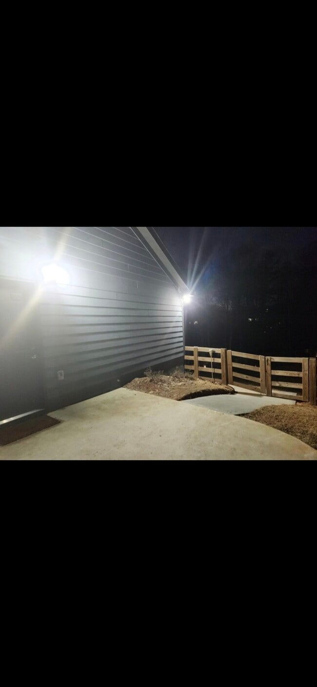 Building Photo - 218 Woodley Ct