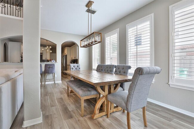 Building Photo - 3231 Oak Bough